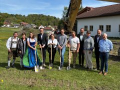 Spatenstich für den Bau des neuen Rathauses